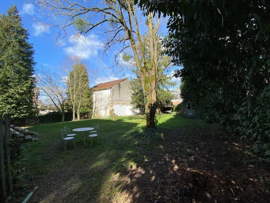 Maison Leocha Sablons-sur-Huisne Exteriér fotografie